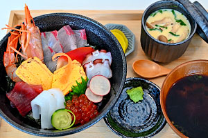 丼とカフェ　はちよん